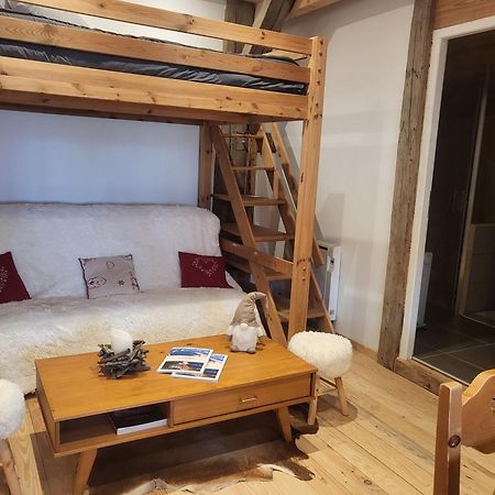 Bed and Breakfast Le Nid Des Cerfs Essert-Romand Екстер'єр фото