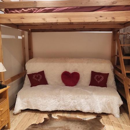 Bed and Breakfast Le Nid Des Cerfs Essert-Romand Екстер'єр фото