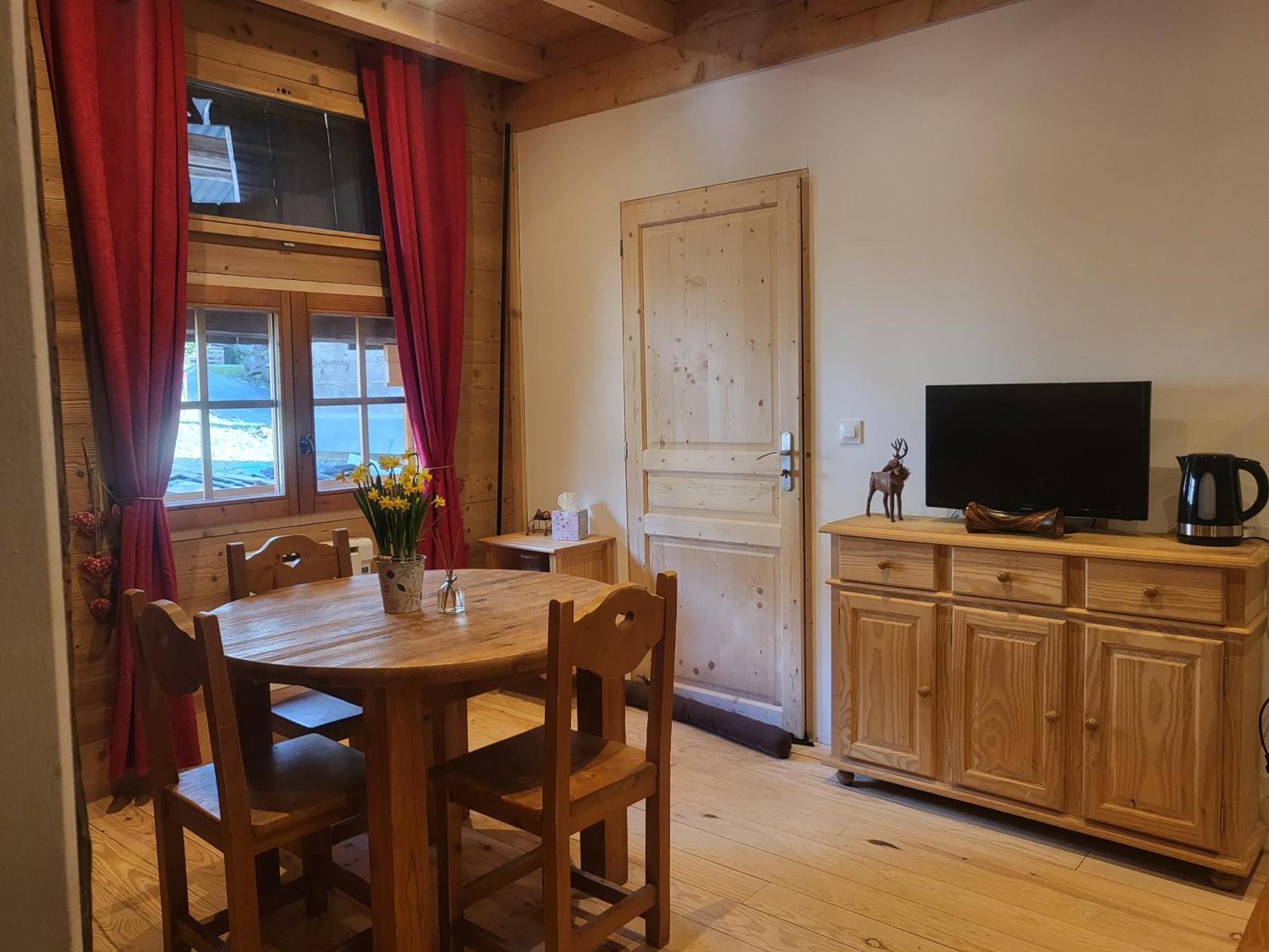 Bed and Breakfast Le Nid Des Cerfs Essert-Romand Екстер'єр фото