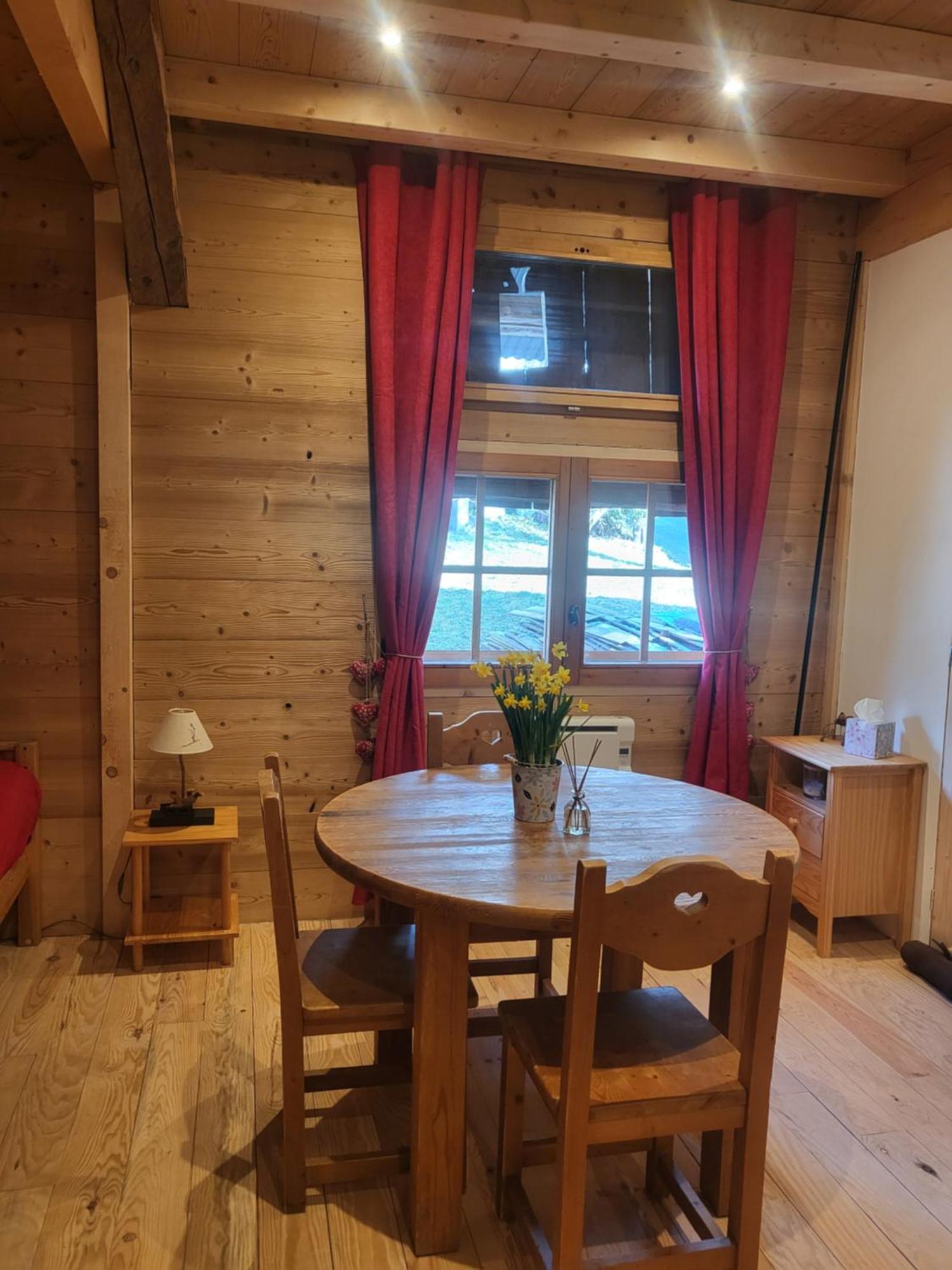 Bed and Breakfast Le Nid Des Cerfs Essert-Romand Екстер'єр фото